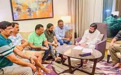 बागी विधयकों के साथ आज शिंदे की अहम बैठक