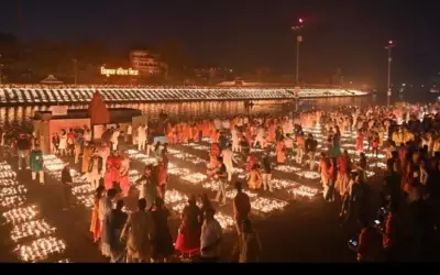 शिप्रा नदी के तट पर 21 लाख दीपों ने बढ़ाई महाशिवरात्रि की रौनक, भक्तों का लगा तांता
