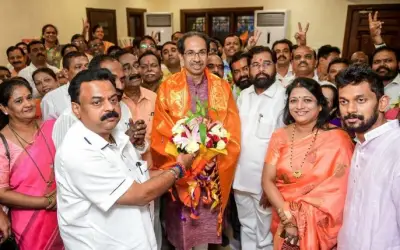 मातोश्री में बैठक के बाद फाइव स्टार होटल में भेजे गए शिवसेना विधायक