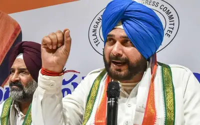 गोधरा को लेकर सिद्धू ने पीएम पर साधा निशाना