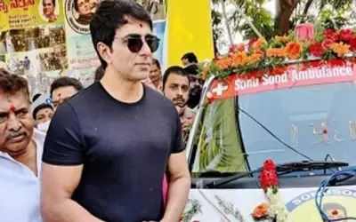 एक्टर सोनू सूद के नाम पर मुफ्त एम्बुलेंस सेवा शुरू