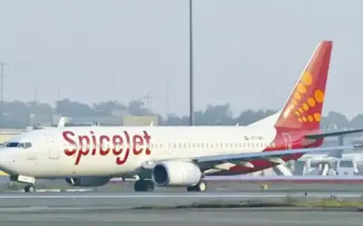 स्पाइसजेट के विमान से अचानक धुंआ निकलने से इमरजेंसी लैंडिंग