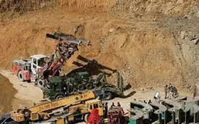उत्तरकाशी के टनल में वर्टिकल ड्रिलिंग शुरू, मजदूरों तक पहुंचने में लग सकते हैं चार दिन