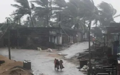 फेनी तूफ़ान का मंडराया खतरा