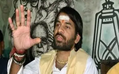 दीया के बदले लालटेन जलाएंगे लालू के लाल