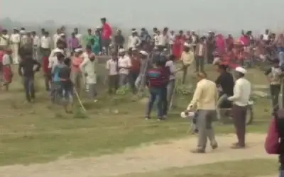 उत्तर प्रदेश में ट्रांस गंगा परियोजना के खिलाफ किसानों का प्रदर्शन
