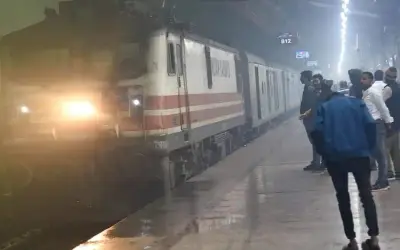 खराब मौसम के कारण रेलवे ने की 314 ट्रेन रद्द, 25 ट्रेनों का समय बदला