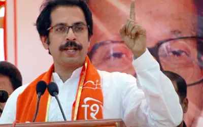 गणेशोत्सव के बहाने उद्धव ठाकरे का पीएम मोदी पर हमला।