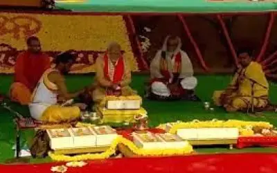 यूपी के संभल में पीएम मोदी ने रखी कल्कि धाम मंदिर की आधारशिला