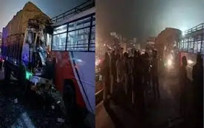 यूपी में खड़ी बस में ट्रक ने मारी जोरदार टक्कर, छह की मौत, दर्जनों घायल