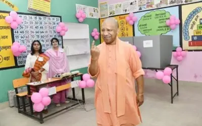 आज यूपी में निकाय चुनाव, सीएम योगी ने डाला वोट