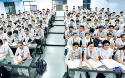 सीबीएसई पेपर लीक मामले में सियासी घमासान तेज
