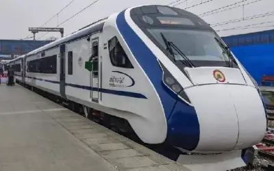 मुंबई को मिली दो वंदे भारत ट्रेनों की सौगात