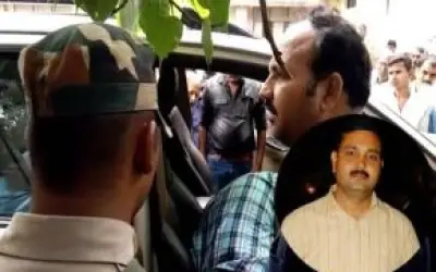 युवक की हत्या के बाद पुलिस के खिलाफ नारेबाजी