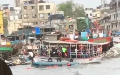 वर्सोवा में स्पीड बोट फेरी पलटी, कोई हताहत नहीं