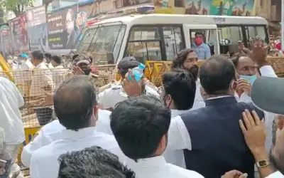 दादर चैत्यभूमि पर पुलिस और बाबासाहेब के अनुयायियों के बीच झड़प