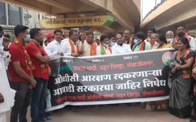 स्थानीय निकाय चुनाव में 27 फीसदी ओबीसी आरक्षण पर रोक, बीजेपी का विरोध प्रदर्शन