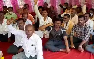 बीड में एसटी कर्मचारियों की हड़ताल