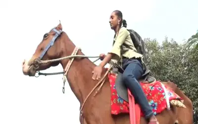 A student studying in class VII reached school by horse riding-in24new