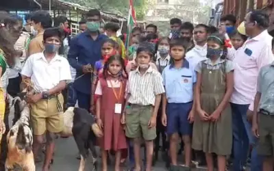 पालघर के नाबालिग छात्र सरकार के खिलाफ 'बकरी' लेकर क्यों उतरें?