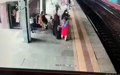 Woman arrested for stealing in trains-in24news
