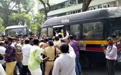 Bahujan Vanchit Aghadi protest outside Vidhan Bhavan regarding OBC reservation-in24news