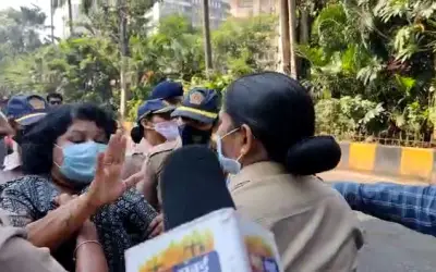 Women police stopped the woman from committing self-immolation-in24news