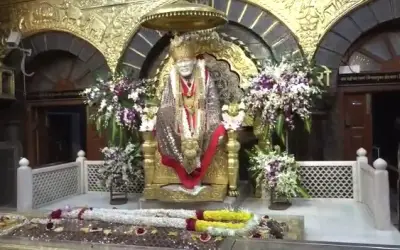 शिरडी  में लाइन लग कर दर्शन करने का नियम फिर हुआ शुरू