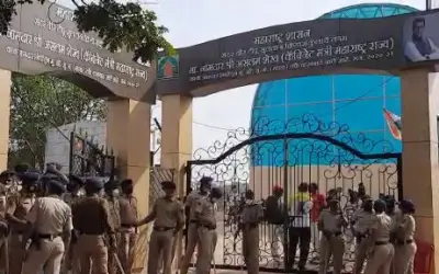 खेल का मैदान बना राजनीतिक द्वंद का मैदान