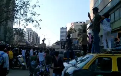 Students on the way against the decision of the Government