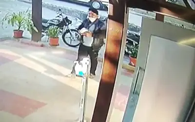 the kapil sharma show के सेट के बाहर से बाइक हुई चोरी, आरोपी हुआ गिरफ्तार