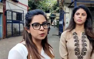 अभिनेत्री उर्वशी रौतेला की मां के खिलाफ पुलिस में शिकायत दर्ज