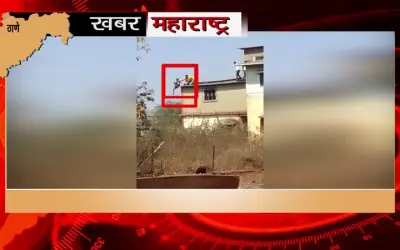 Bravery of neighboring youths, rescued the life of a disabled woman trapped on the roof