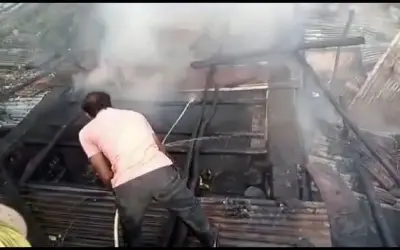 सिलेंडर ब्लास्ट से घर में लगी आग, गर्भवती महिला सहित बच्ची की मौत