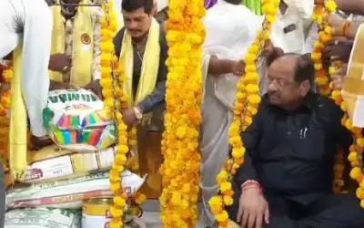 बालाजी मंदिर में सांसद गोपाल शेट्टी का तुलादान