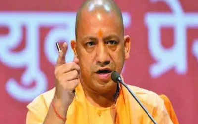 कसाइयों के दोस्तों को ढूंढ रहे हैं सांड : योगी 