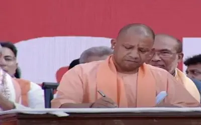 मुख्यमंत्री योगी के साथ दो उपमुख्यमंत्री और 50 मंत्रियों ने ली शपथ