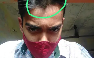 The headmaster of the school cut the hair of the students with scissors-in24news