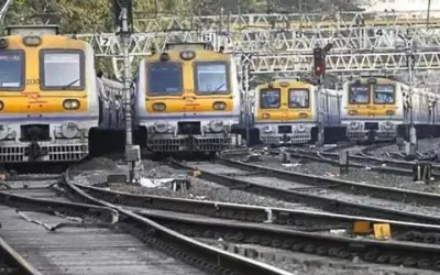 ठाणे में हुई ट्रेन पर पत्थरबाजी में तीन यात्री घायल