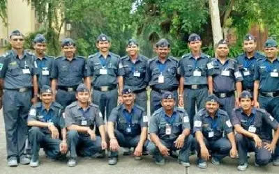 महाराष्ट्र में लाखों सुरक्षा रक्षकों की नौकरी पर लटकती तलवार !
