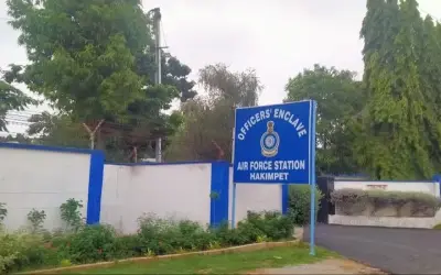 विमान की मरम्मत के दौरान अचानक उछली सीट, वायुसेना अधिकारी की मौत