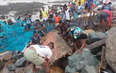 Sea storm wreaks havoc on fishermen-in24news