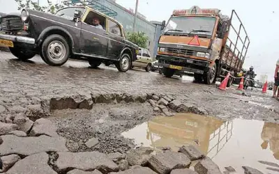 सरकार की तरफ से नाले सफाई, सड़कों की मरम्मत का आदेश
