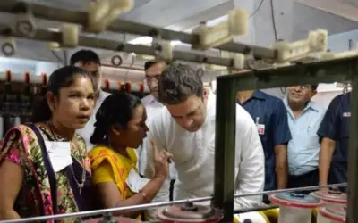 नोटबंदी  पर राहुल गांधी ने की सूरत के व्यवसायियों से मुलाकात !