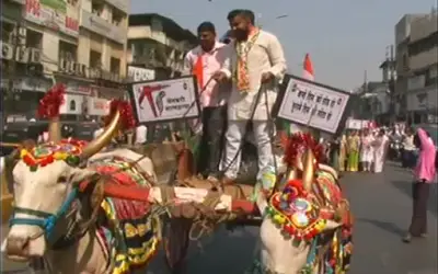 इंधन के बढ़ते दाम के विरोध में कांग्रेस का बैलगाड़ी मोर्चा