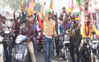 कासगंज हिंसा के खिलाफ वीएचपी की आगरा में तिरंगा रैली 